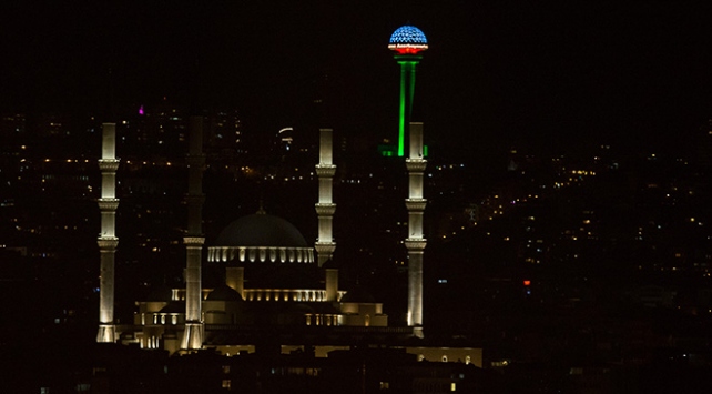 Ankara Atakulede Azerbaycan bayrağının renkleriyle ışıklandırıldı