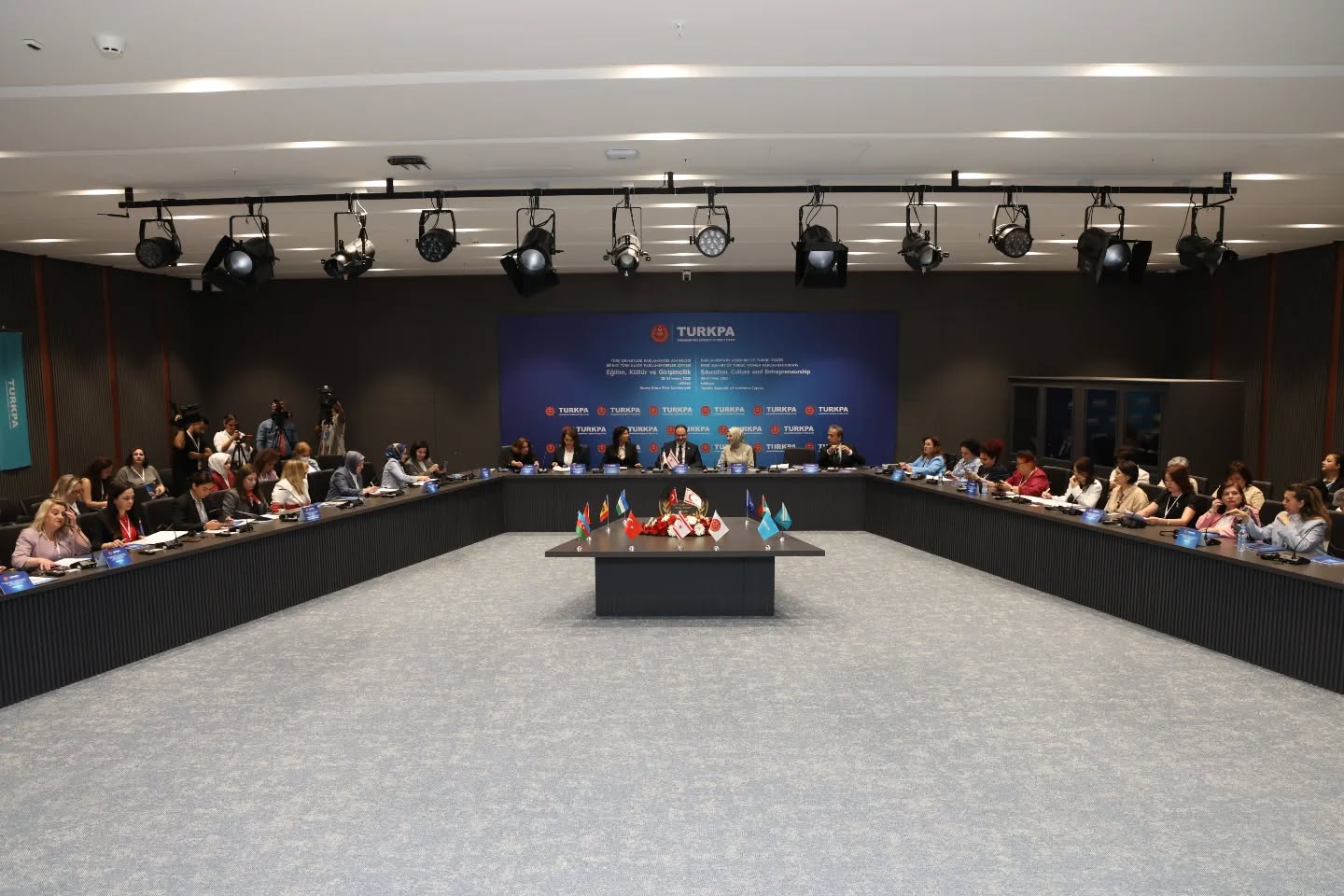 Başkanımız Prof.Dr.Aygün Attar, K.K.T.C'de düzenlenen Türk Devletleri Parlamenterler Asamblesi 'TÜRKPA' Birinci Türk Kadın Parlamenterler Zirvesi'ne iştirak ederek konuşmalarını gerçekleştirmiştir.