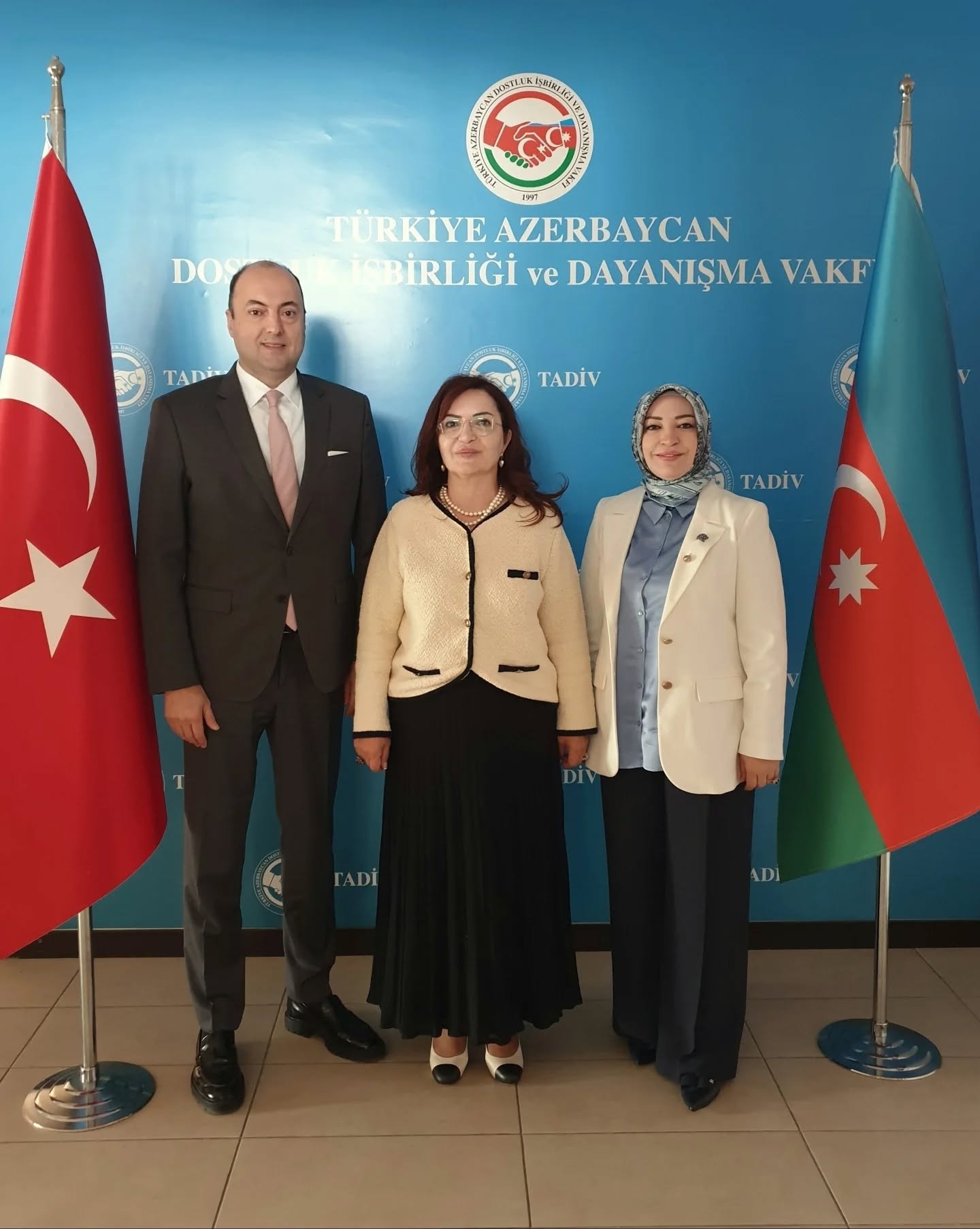 TBMM K.E.F.E.K Başkanı, Sakarya Milletvekili Çiğdem Erdoğan,  DEİK Türkiye Azerbaycan İş Konseyi Başkanı, TADİV Yönetim Kurulu Üyesi Selçuk Akat, Başkanımız Prof.Dr.Aygün Attar'ı ziyaret etmiştir.