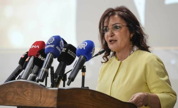 Prof. Dr. Aygün Attar'ın konuşmasından bir kare
